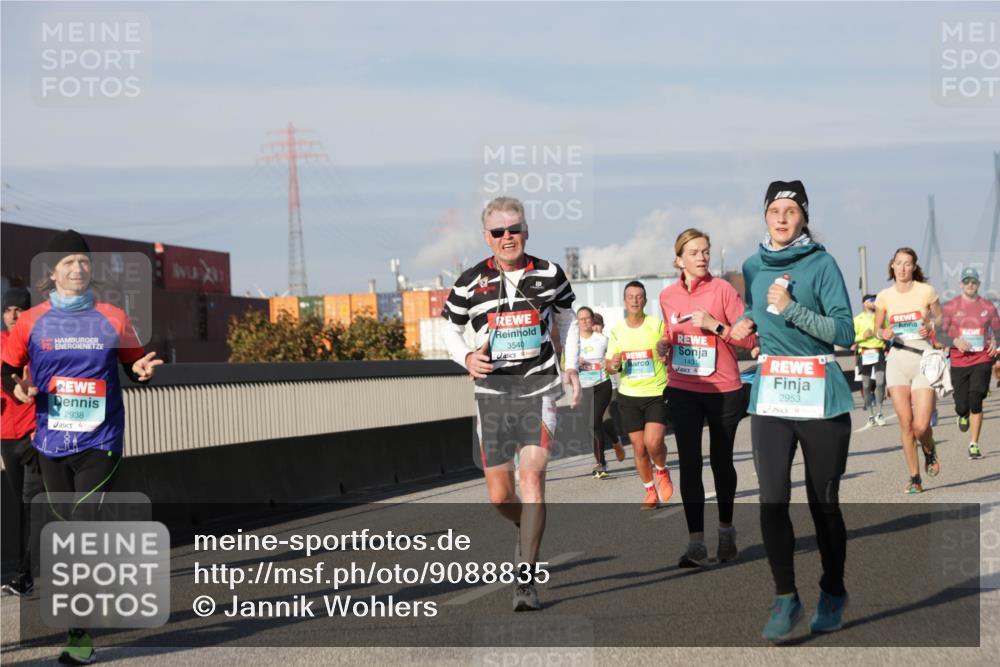 03.10.2025 - Köhlbrandbrückenlauf Jannik Wohlers http://msf.ph/oto/9088835 03.10.2025 09:58:21 Position 3 2938, 3540, 1431, 2953 meine-sportfotos.de