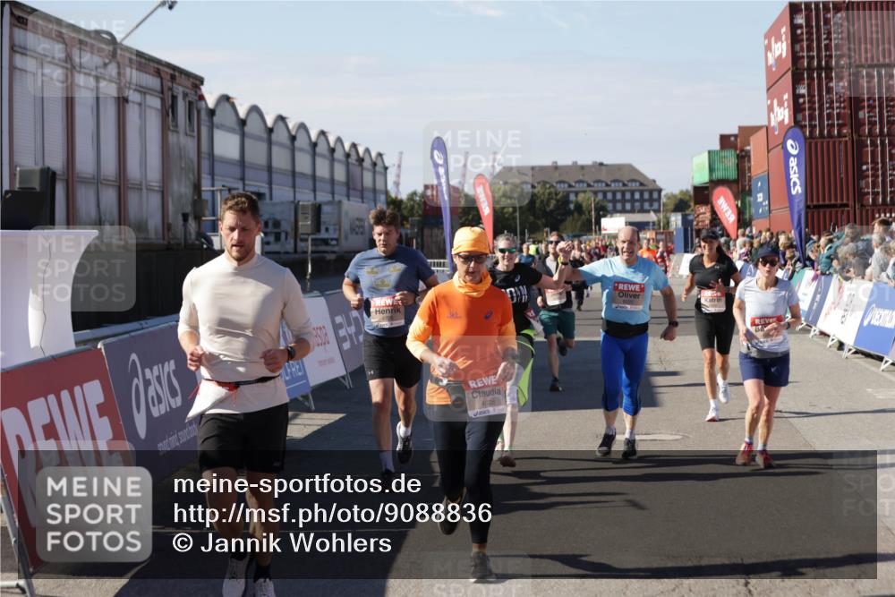 03.10.2025 - Köhlbrandbrückenlauf Jannik Wohlers http://msf.ph/oto/9088836 03.10.2025 13:19:16 Ziel 4143, 4593, 4631, 4632, 4690, 4725, 4727, 4816, 4828, 4876, 4996, 5853, 5858, 6057, 6088, 6127, 6225, 6226, 6576 meine-sportfotos.de
