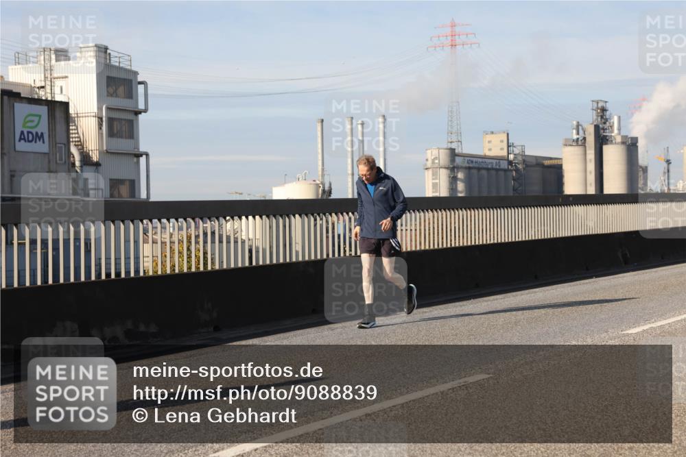 03.10.2025 - Köhlbrandbrückenlauf Lena Gebhardt http://msf.ph/oto/9088839 03.10.2025 10:06:52 Position 2  meine-sportfotos.de