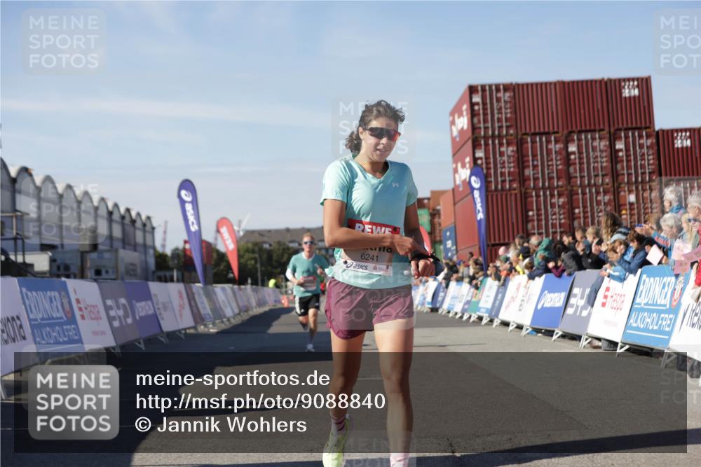 03.10.2025 - Köhlbrandbrückenlauf Jannik Wohlers http://msf.ph/oto/9088840 03.10.2025 12:53:30 Ziel 4029, 4155, 6241, 6656, 6804 meine-sportfotos.de