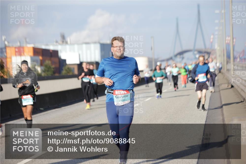 03.10.2025 - Köhlbrandbrückenlauf Jannik Wohlers http://msf.ph/oto/9088845 03.10.2025 10:09:11 Position 3 2366 meine-sportfotos.de