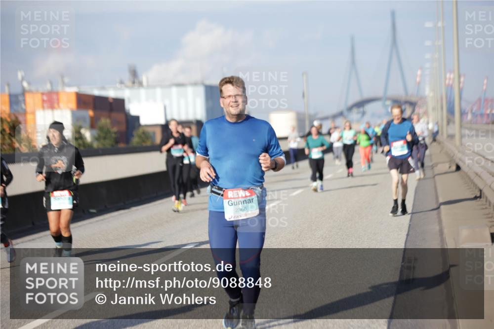 03.10.2025 - Köhlbrandbrückenlauf Jannik Wohlers http://msf.ph/oto/9088848 03.10.2025 10:09:12 Position 3 2366 meine-sportfotos.de