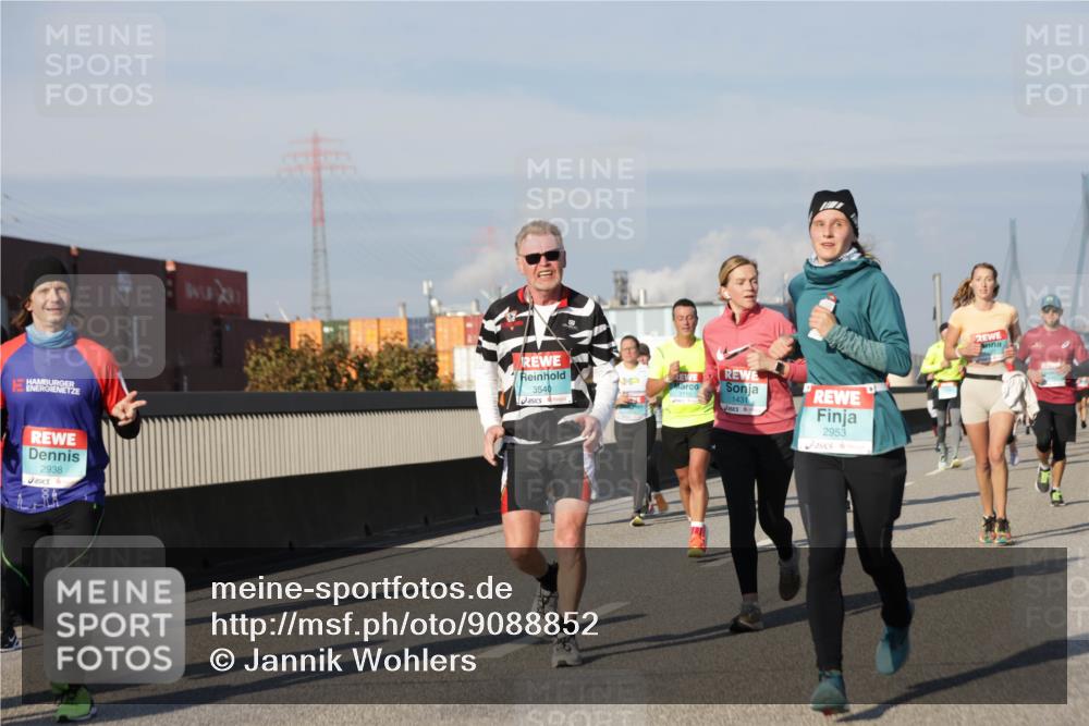 03.10.2025 - Köhlbrandbrückenlauf Jannik Wohlers http://msf.ph/oto/9088852 03.10.2025 09:58:21 Position 3 3540, 2938, 1431, 2953 meine-sportfotos.de