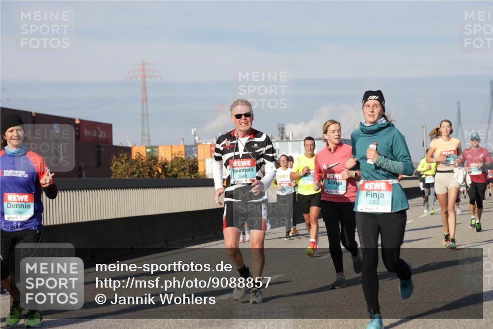 03.10.2025 - Köhlbrandbrückenlauf Jannik Wohlers http://msf.ph/oto/9088857 03.10.2025 09:58:21 Position 3 2938, 3540, 2110, 1431, 2953 meine-sportfotos.de