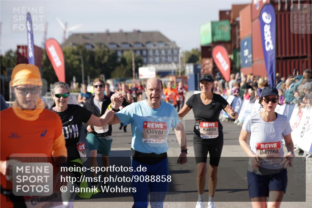 03.10.2025 - Köhlbrandbrückenlauf Jannik Wohlers http://msf.ph/oto/9088858 03.10.2025 13:19:17 Ziel 4143, 4593, 4631, 4632, 4690, 4725, 4727, 4816, 4828, 4876, 4996, 5443, 5451, 5853, 5858, 6057, 6088, 6225, 6226, 6230, 6576 meine-sportfotos.de