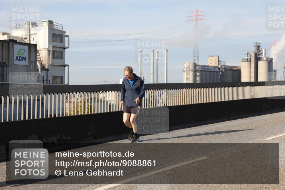 03.10.2025 - Köhlbrandbrückenlauf Lena Gebhardt http://msf.ph/oto/9088861 03.10.2025 10:06:52 Position 2  meine-sportfotos.de
