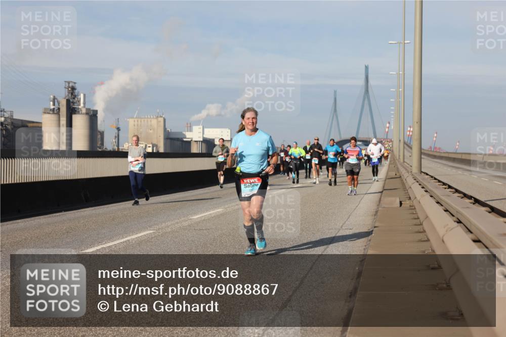 03.10.2025 - Köhlbrandbrückenlauf Lena Gebhardt http://msf.ph/oto/9088867 03.10.2025 10:06:53 Position 2  meine-sportfotos.de