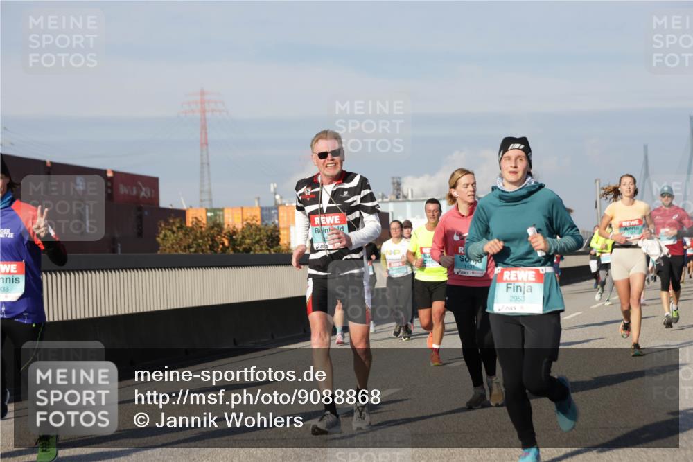 03.10.2025 - Köhlbrandbrückenlauf Jannik Wohlers http://msf.ph/oto/9088868 03.10.2025 09:58:21 Position 3 38, 1431, 2953 meine-sportfotos.de