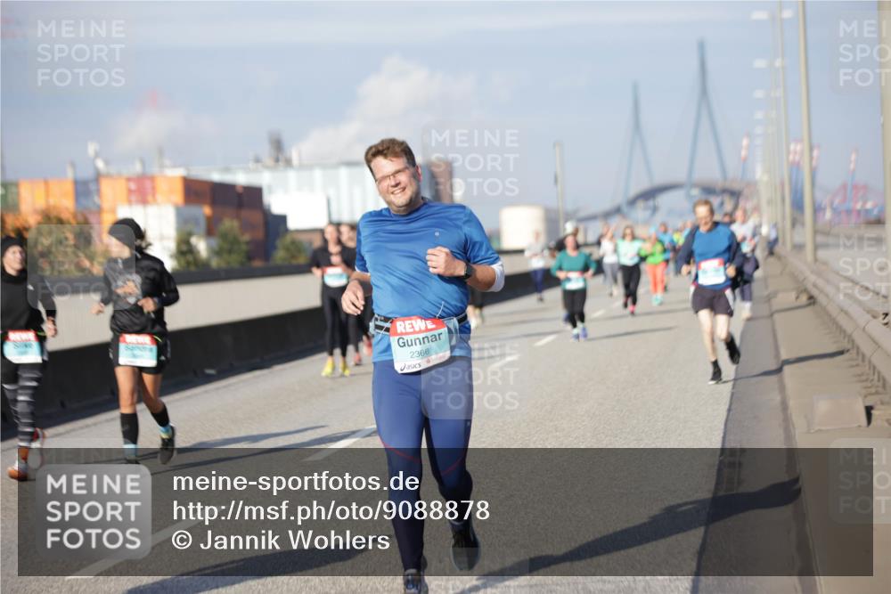 03.10.2025 - Köhlbrandbrückenlauf Jannik Wohlers http://msf.ph/oto/9088878 03.10.2025 10:09:12 Position 3 2366 meine-sportfotos.de
