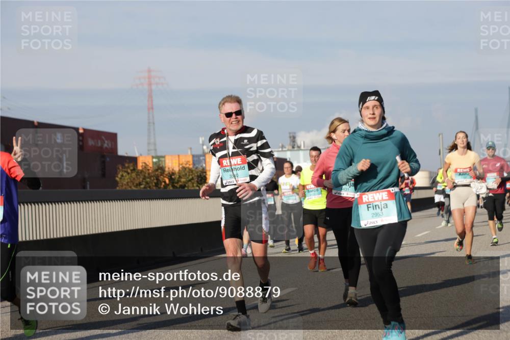 03.10.2025 - Köhlbrandbrückenlauf Jannik Wohlers http://msf.ph/oto/9088879 03.10.2025 09:58:21 Position 3 3540, 431, 2953 meine-sportfotos.de