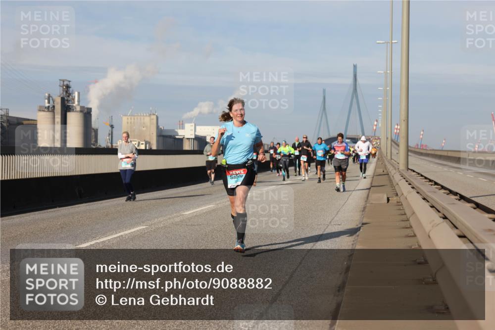 03.10.2025 - Köhlbrandbrückenlauf Lena Gebhardt http://msf.ph/oto/9088882 03.10.2025 10:06:53 Position 2  meine-sportfotos.de