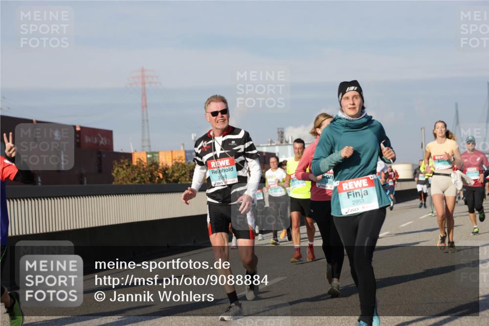 03.10.2025 - Köhlbrandbrückenlauf Jannik Wohlers http://msf.ph/oto/9088884 03.10.2025 09:58:21 Position 3 3540, 1431, 2953 meine-sportfotos.de