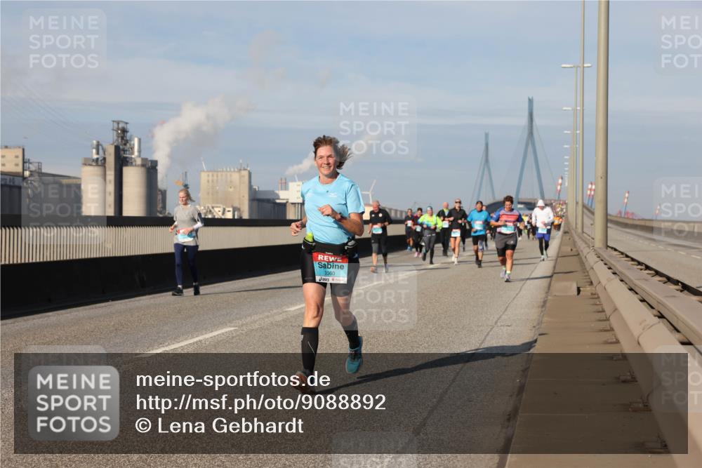 03.10.2025 - Köhlbrandbrückenlauf Lena Gebhardt http://msf.ph/oto/9088892 03.10.2025 10:06:54 Position 2 3360 meine-sportfotos.de