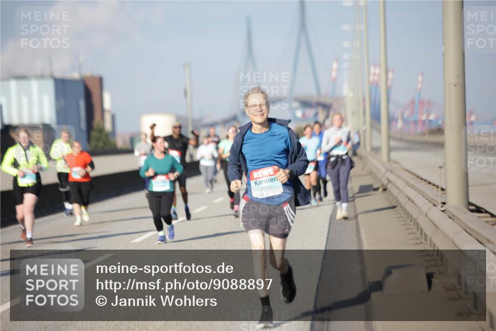 03.10.2025 - Köhlbrandbrückenlauf Jannik Wohlers http://msf.ph/oto/9088897 03.10.2025 10:09:15 Position 3 2259 meine-sportfotos.de