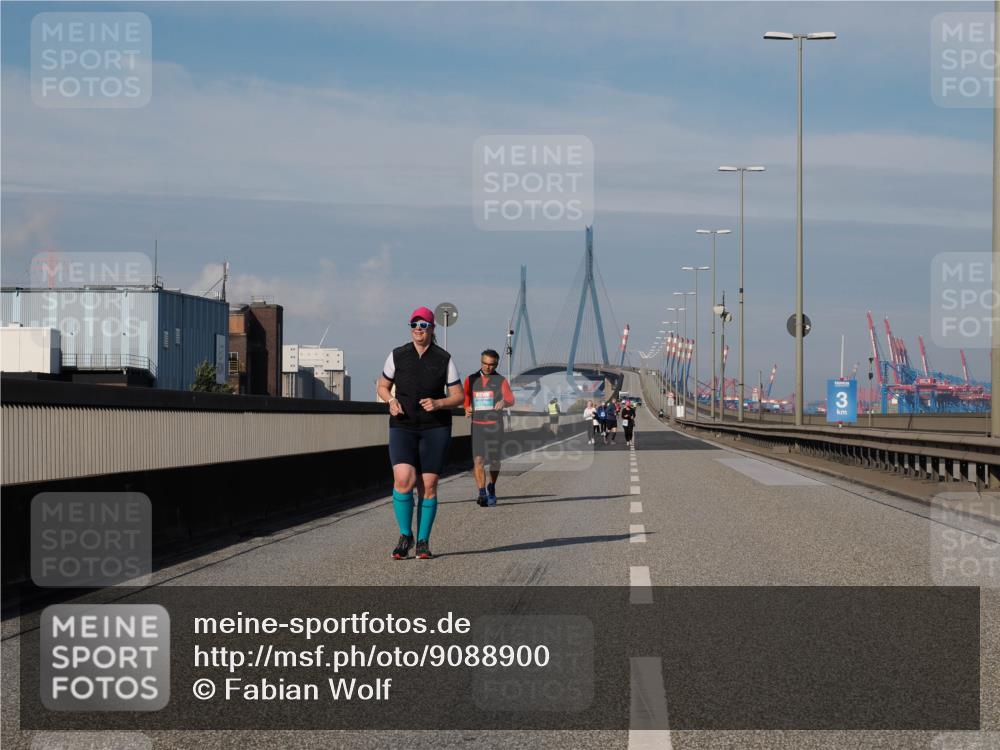 03.10.2025 - Köhlbrandbrückenlauf Fabian Wolf http://msf.ph/oto/9088900 03.10.2025 10:24:38 Position 3 3 meine-sportfotos.de