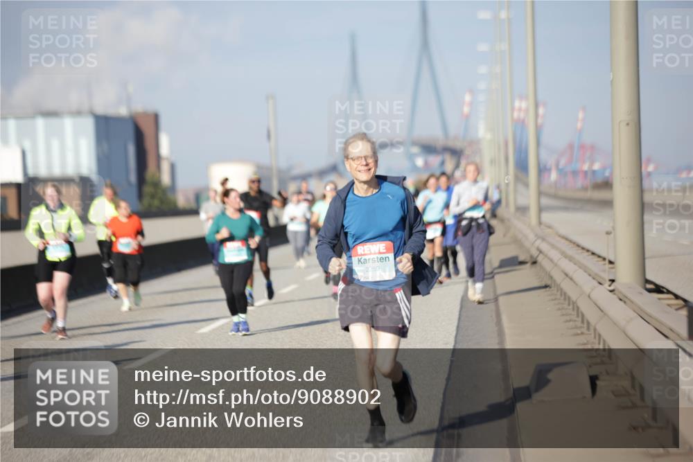 03.10.2025 - Köhlbrandbrückenlauf Jannik Wohlers http://msf.ph/oto/9088902 03.10.2025 10:09:15 Position 3 2259 meine-sportfotos.de