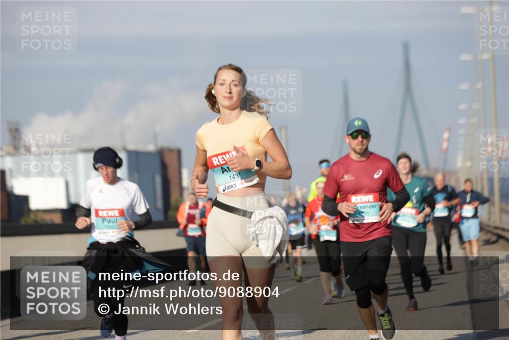 03.10.2025 - Köhlbrandbrückenlauf Jannik Wohlers http://msf.ph/oto/9088904 03.10.2025 09:58:23 Position 3 1850, 1437, 770 meine-sportfotos.de