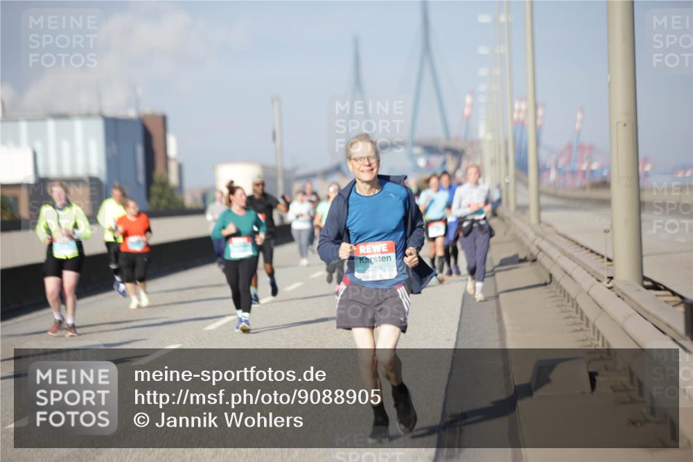 03.10.2025 - Köhlbrandbrückenlauf Jannik Wohlers http://msf.ph/oto/9088905 03.10.2025 10:09:15 Position 3 2259 meine-sportfotos.de