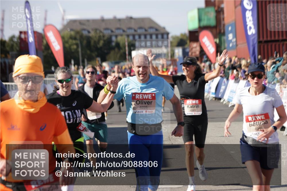 03.10.2025 - Köhlbrandbrückenlauf Jannik Wohlers http://msf.ph/oto/9088906 03.10.2025 13:19:17 Ziel 4143, 4593, 4631, 4632, 4690, 4725, 4727, 4816, 4828, 4876, 4996, 5443, 5451, 5853, 5858, 6057, 6088, 6225, 6226, 6230, 6576 meine-sportfotos.de
