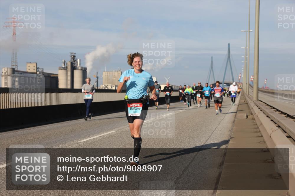 03.10.2025 - Köhlbrandbrückenlauf Lena Gebhardt http://msf.ph/oto/9088907 03.10.2025 10:06:54 Position 2  meine-sportfotos.de