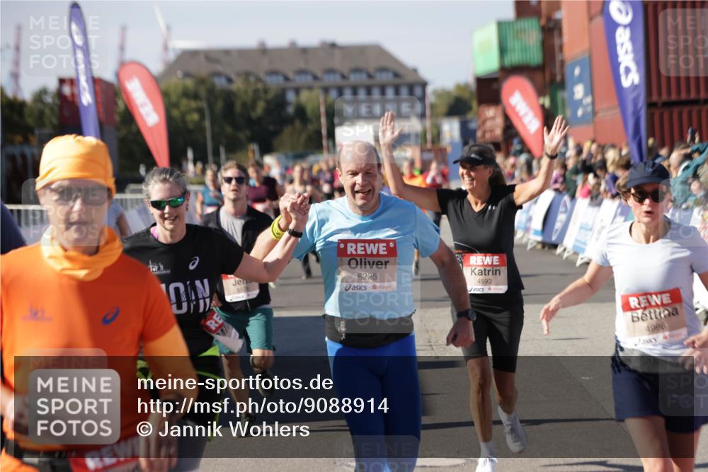 03.10.2025 - Köhlbrandbrückenlauf Jannik Wohlers http://msf.ph/oto/9088914 03.10.2025 13:19:17 Ziel 4143, 4593, 4631, 4632, 4690, 4725, 4727, 4816, 4828, 4876, 4996, 5443, 5451, 5853, 5858, 6057, 6088, 6225, 6226, 6230, 6576 meine-sportfotos.de