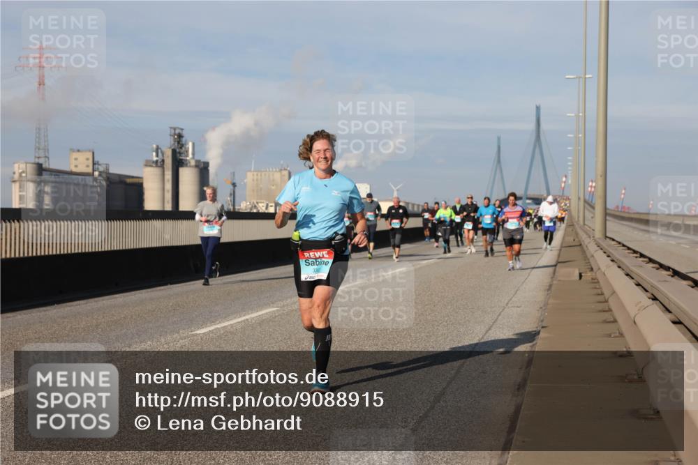 03.10.2025 - Köhlbrandbrückenlauf Lena Gebhardt http://msf.ph/oto/9088915 03.10.2025 10:06:54 Position 2  meine-sportfotos.de