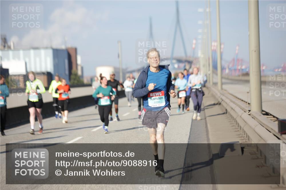 03.10.2025 - Köhlbrandbrückenlauf Jannik Wohlers http://msf.ph/oto/9088916 03.10.2025 10:09:15 Position 3 2259 meine-sportfotos.de