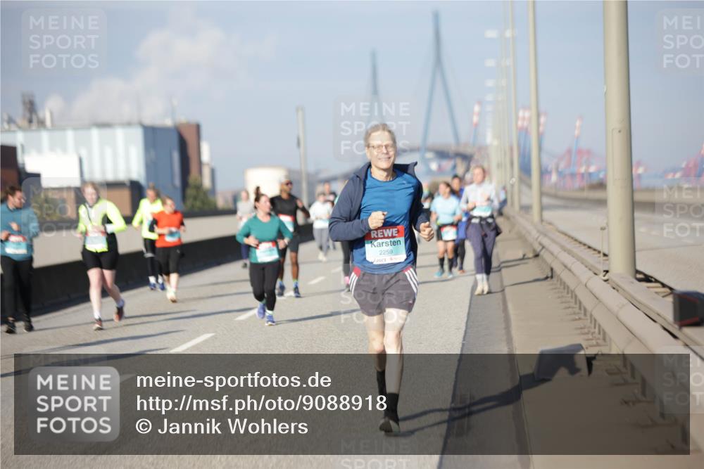 03.10.2025 - Köhlbrandbrückenlauf Jannik Wohlers http://msf.ph/oto/9088918 03.10.2025 10:09:15 Position 3 2259 meine-sportfotos.de
