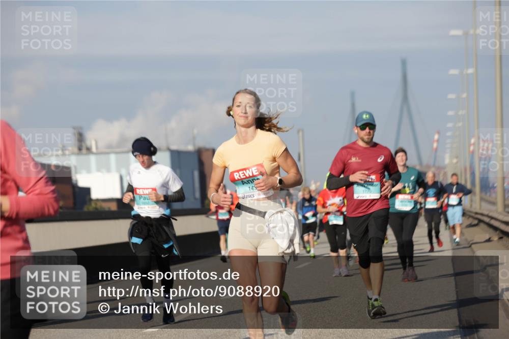 03.10.2025 - Köhlbrandbrückenlauf Jannik Wohlers http://msf.ph/oto/9088920 03.10.2025 09:58:23 Position 3 143, 17, 0 meine-sportfotos.de