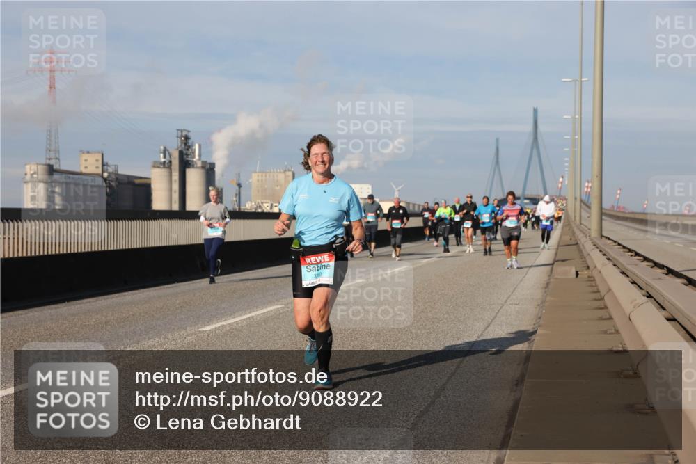 03.10.2025 - Köhlbrandbrückenlauf Lena Gebhardt http://msf.ph/oto/9088922 03.10.2025 10:06:54 Position 2  meine-sportfotos.de