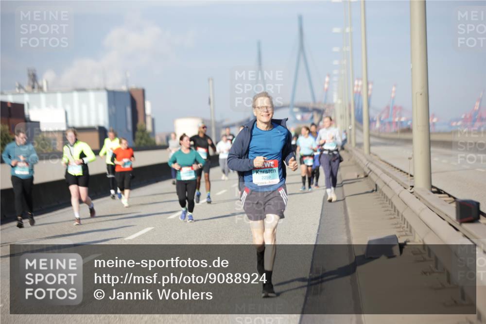 03.10.2025 - Köhlbrandbrückenlauf Jannik Wohlers http://msf.ph/oto/9088924 03.10.2025 10:09:15 Position 3 2259 meine-sportfotos.de