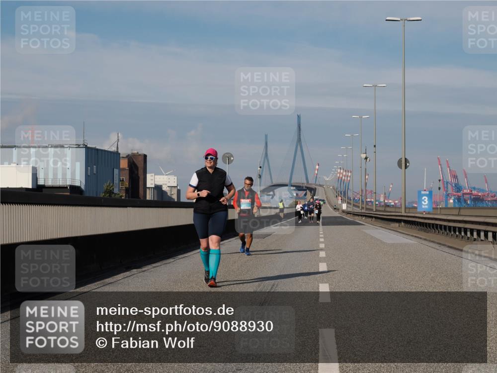 03.10.2025 - Köhlbrandbrückenlauf Fabian Wolf http://msf.ph/oto/9088930 03.10.2025 10:24:38 Position 3 3 meine-sportfotos.de