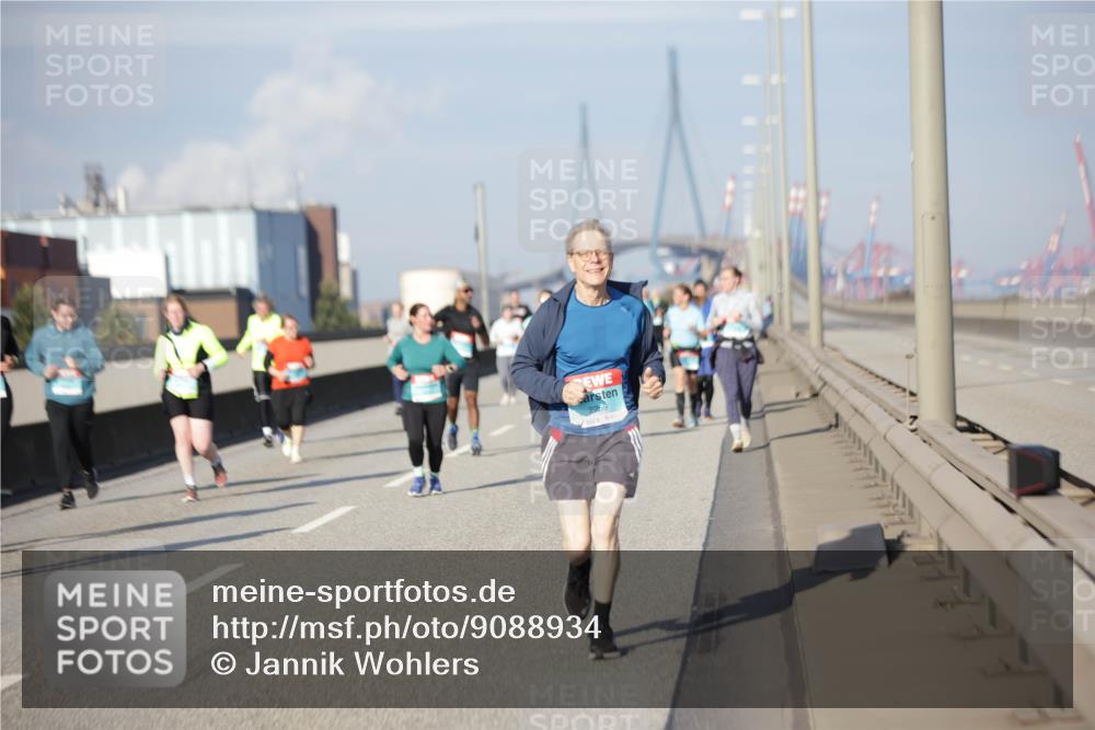 03.10.2025 - Köhlbrandbrückenlauf Jannik Wohlers http://msf.ph/oto/9088934 03.10.2025 10:09:15 Position 3 2259 meine-sportfotos.de