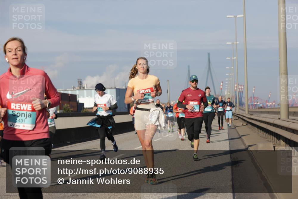 03.10.2025 - Köhlbrandbrückenlauf Jannik Wohlers http://msf.ph/oto/9088935 03.10.2025 09:58:23 Position 3 431, 1437 meine-sportfotos.de