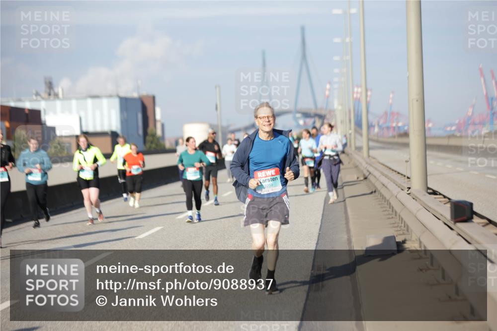 03.10.2025 - Köhlbrandbrückenlauf Jannik Wohlers http://msf.ph/oto/9088937 03.10.2025 10:09:15 Position 3 2259 meine-sportfotos.de