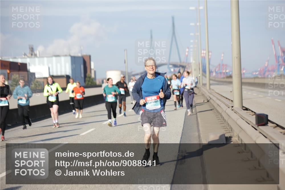 03.10.2025 - Köhlbrandbrückenlauf Jannik Wohlers http://msf.ph/oto/9088941 03.10.2025 10:09:15 Position 3 2259 meine-sportfotos.de