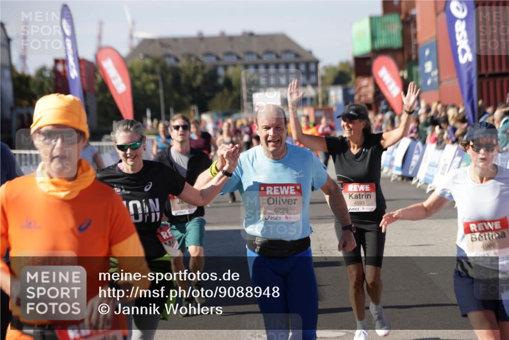 03.10.2025 - Köhlbrandbrückenlauf Jannik Wohlers http://msf.ph/oto/9088948 03.10.2025 13:19:17 Ziel 4143, 4593, 4631, 4632, 4690, 4725, 4727, 4816, 4828, 4876, 4996, 5443, 5451, 5853, 5858, 6057, 6088, 6225, 6226, 6230, 6576 meine-sportfotos.de