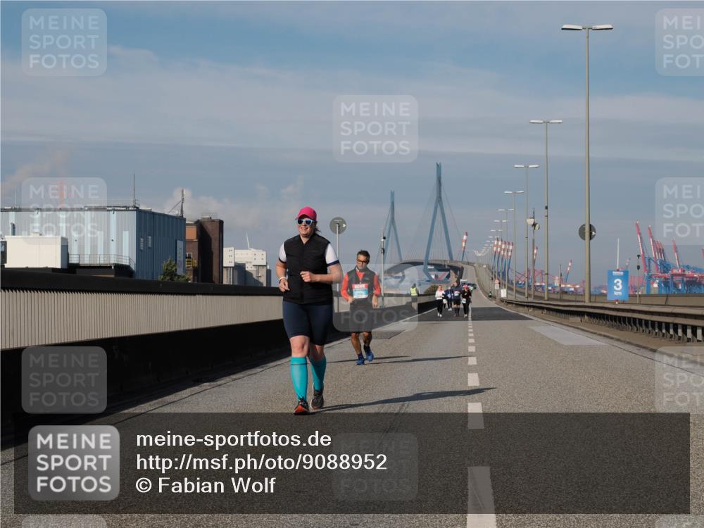 03.10.2025 - Köhlbrandbrückenlauf Fabian Wolf http://msf.ph/oto/9088952 03.10.2025 10:24:39 Position 3  meine-sportfotos.de