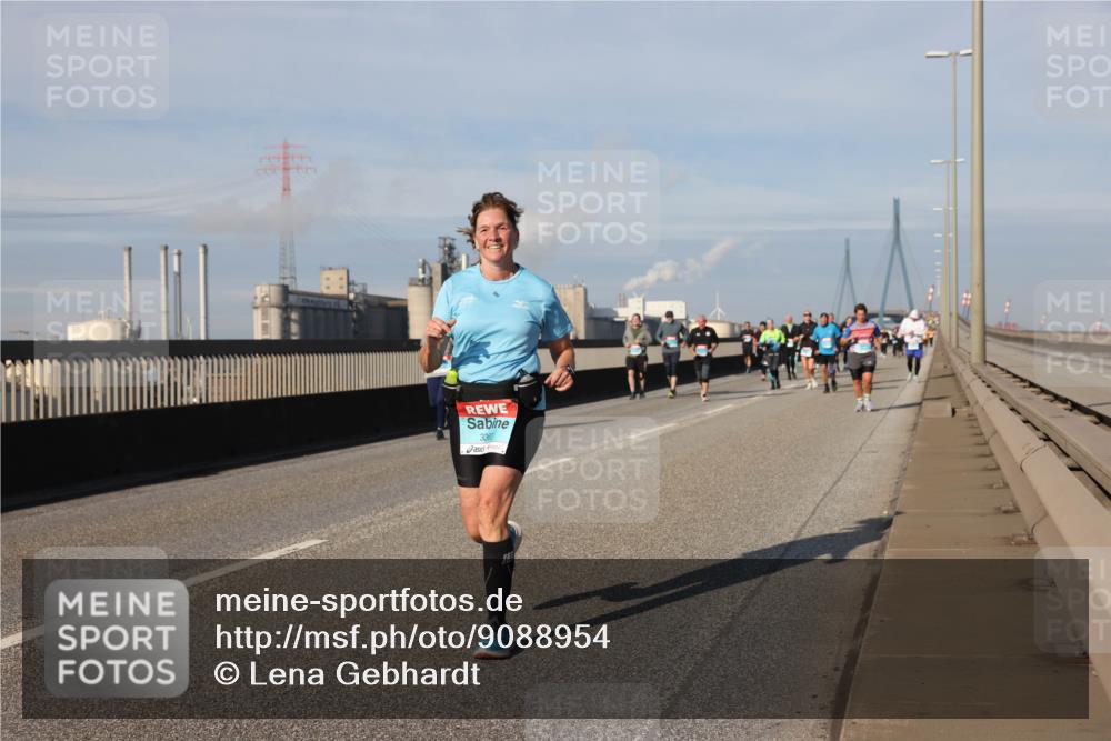 03.10.2025 - Köhlbrandbrückenlauf Lena Gebhardt http://msf.ph/oto/9088954 03.10.2025 10:06:55 Position 2 3360 meine-sportfotos.de