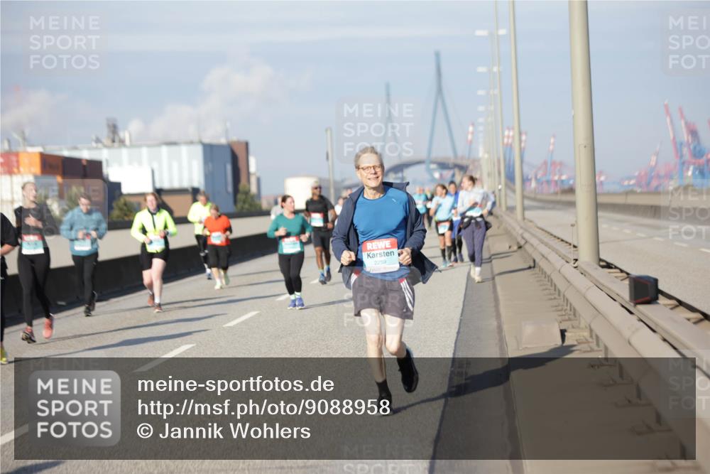 03.10.2025 - Köhlbrandbrückenlauf Jannik Wohlers http://msf.ph/oto/9088958 03.10.2025 10:09:16 Position 3 2259, 7 meine-sportfotos.de