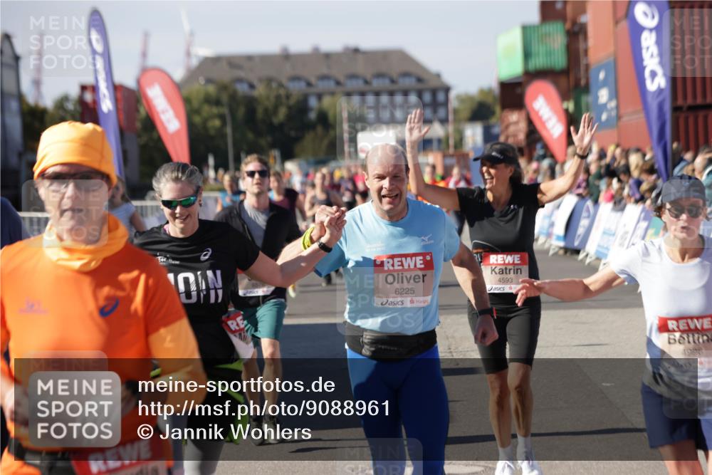 03.10.2025 - Köhlbrandbrückenlauf Jannik Wohlers http://msf.ph/oto/9088961 03.10.2025 13:19:17 Ziel 4143, 4593, 4631, 4632, 4690, 4725, 4727, 4816, 4828, 4876, 4996, 5443, 5451, 5853, 5858, 6057, 6088, 6225, 6226, 6230, 6576 meine-sportfotos.de