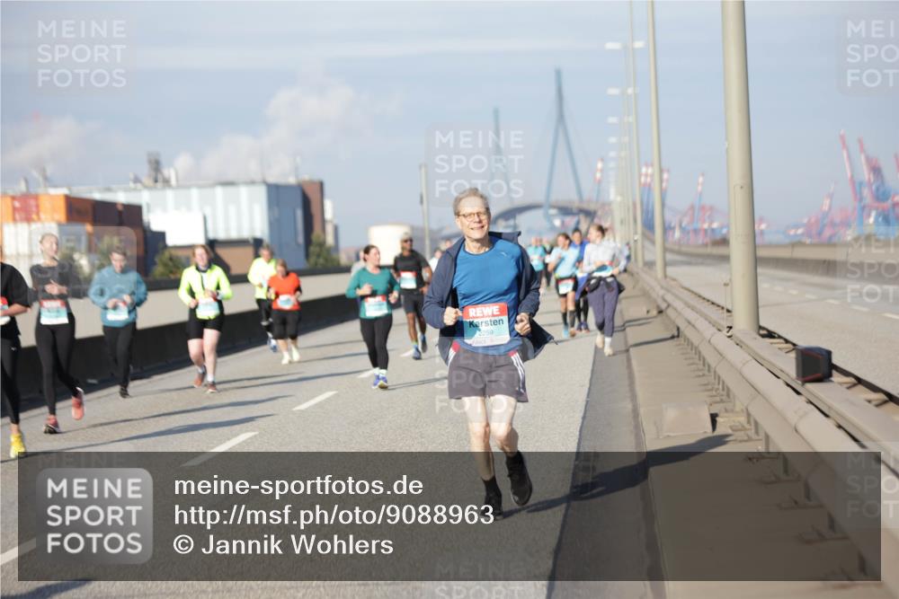 03.10.2025 - Köhlbrandbrückenlauf Jannik Wohlers http://msf.ph/oto/9088963 03.10.2025 10:09:16 Position 3 2259, 17 meine-sportfotos.de