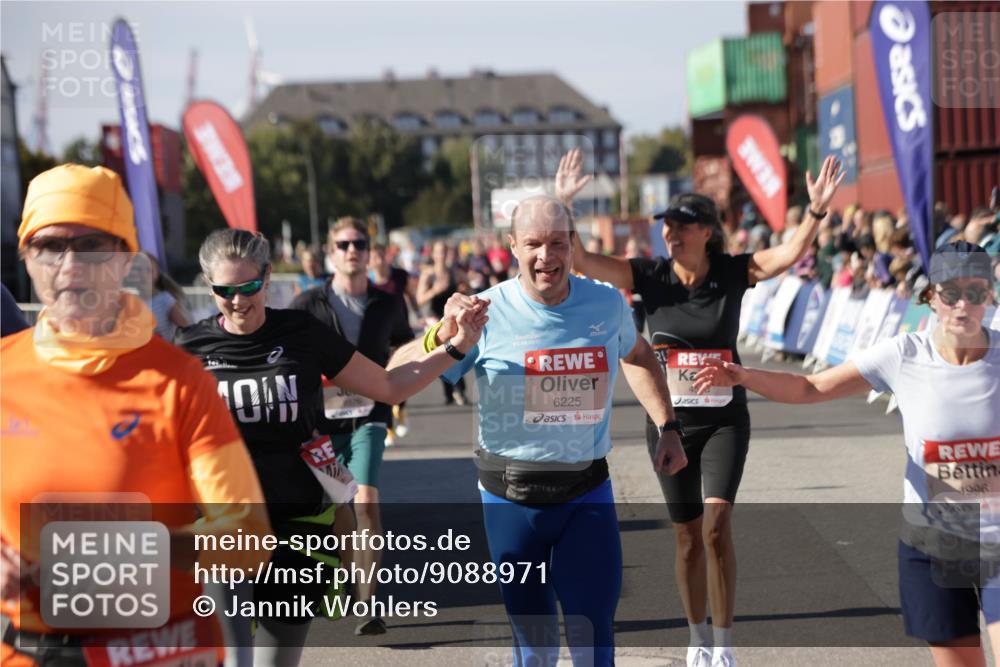 03.10.2025 - Köhlbrandbrückenlauf Jannik Wohlers http://msf.ph/oto/9088971 03.10.2025 13:19:17 Ziel 4143, 4593, 4631, 4632, 4690, 4725, 4727, 4816, 4828, 4876, 4996, 5443, 5451, 5853, 5858, 6057, 6088, 6225, 6226, 6230, 6576 meine-sportfotos.de