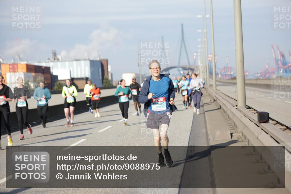 03.10.2025 - Köhlbrandbrückenlauf Jannik Wohlers http://msf.ph/oto/9088975 03.10.2025 10:09:16 Position 3 2259 meine-sportfotos.de