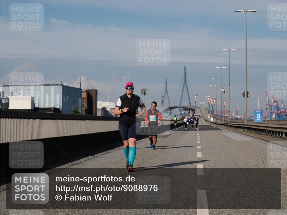 03.10.2025 - Köhlbrandbrückenlauf Fabian Wolf http://msf.ph/oto/9088976 03.10.2025 10:24:39 Position 3  meine-sportfotos.de