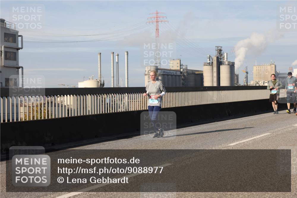 03.10.2025 - Köhlbrandbrückenlauf Lena Gebhardt http://msf.ph/oto/9088977 03.10.2025 10:06:57 Position 2  meine-sportfotos.de