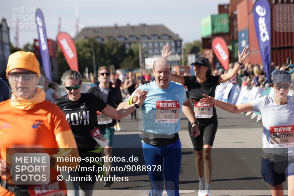 03.10.2025 - Köhlbrandbrückenlauf Jannik Wohlers http://msf.ph/oto/9088978 03.10.2025 13:19:17 Ziel 4143, 4593, 4631, 4632, 4690, 4725, 4727, 4816, 4828, 4876, 4996, 5443, 5451, 5853, 5858, 6057, 6088, 6225, 6226, 6230, 6576 meine-sportfotos.de