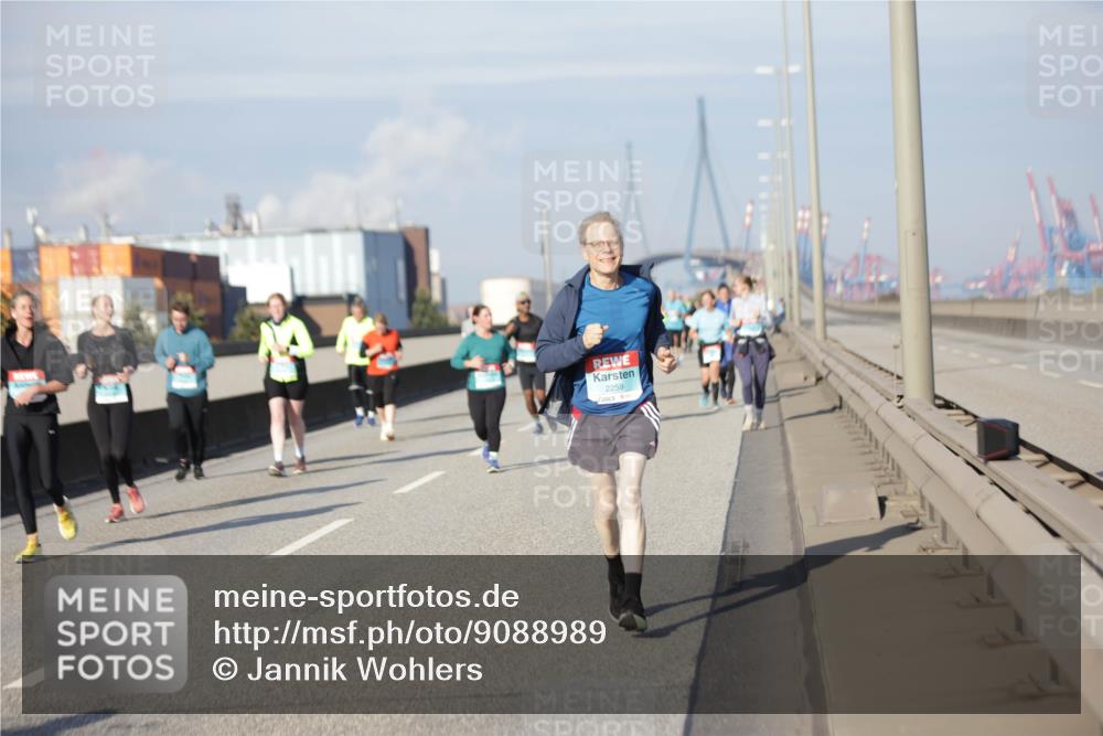 03.10.2025 - Köhlbrandbrückenlauf Jannik Wohlers http://msf.ph/oto/9088989 03.10.2025 10:09:16 Position 3 2259 meine-sportfotos.de