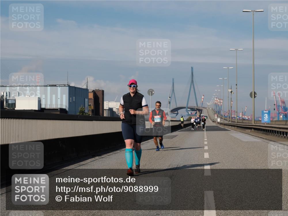 03.10.2025 - Köhlbrandbrückenlauf Fabian Wolf http://msf.ph/oto/9088999 03.10.2025 10:24:40 Position 3 3 meine-sportfotos.de
