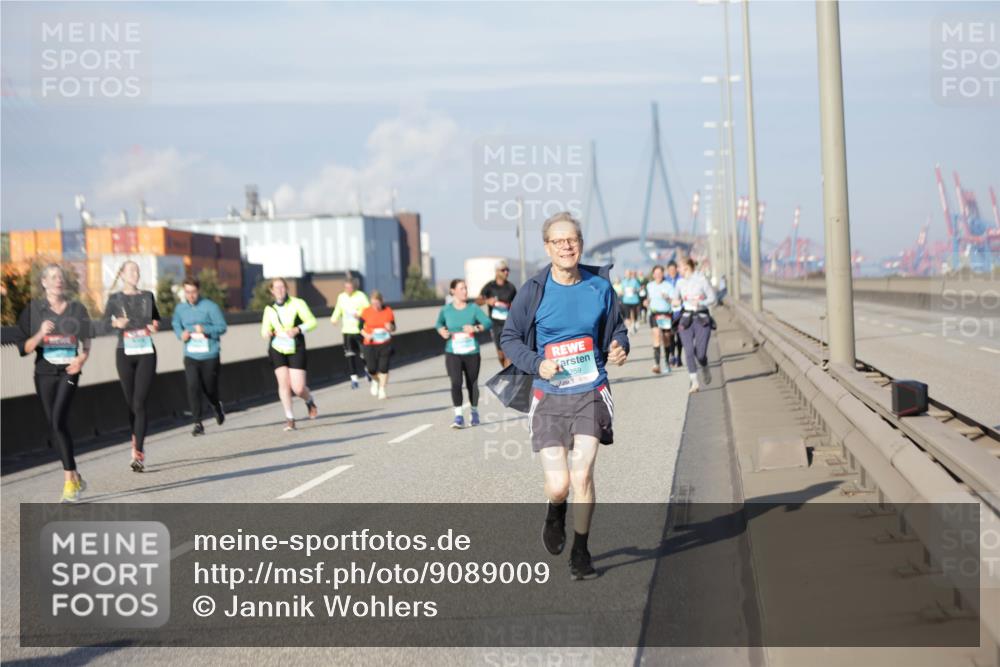03.10.2025 - Köhlbrandbrückenlauf Jannik Wohlers http://msf.ph/oto/9089009 03.10.2025 10:09:16 Position 3 2259 meine-sportfotos.de